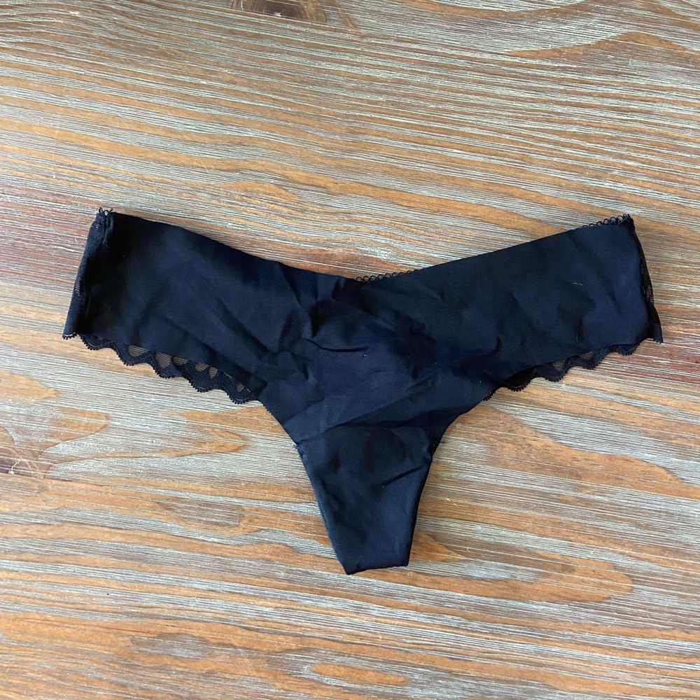 VICTORIA’S SECRET THONG